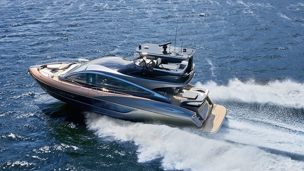 LEXUS ESTREIA NOVO IATE DE LUXO