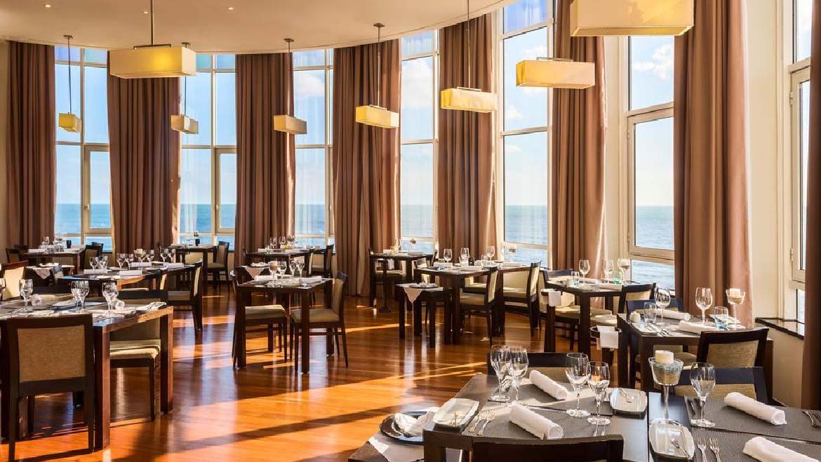RESTAURANTE DO TRYP LISBOA CAPARICA MAR VENCEDOR EM TRÊS CATEGORIAS
