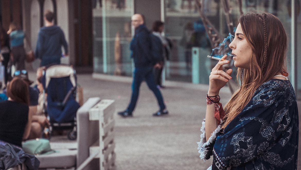 Mais da metade dos portugueses não suporta os “casais chatos” durante as férias