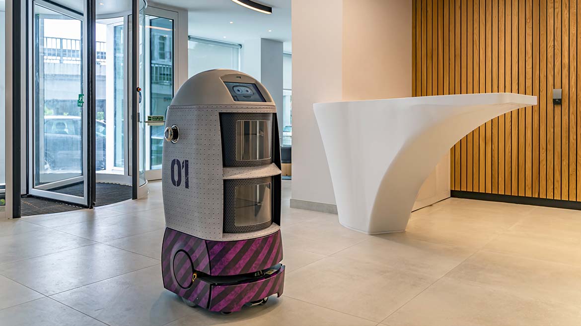 Beltrão Coelho é parceira do novo YOTEL Porto e instala os robôs Yolinda e Yogiro