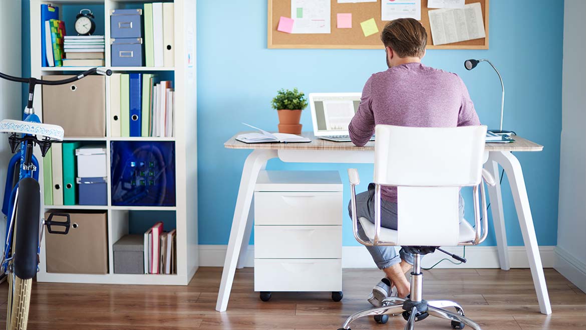 O trabalho híbrido aumenta a produtividade, mas também a pressão sobre profissionais e líderes, diz o novo estudo do GRUPO ADECCO