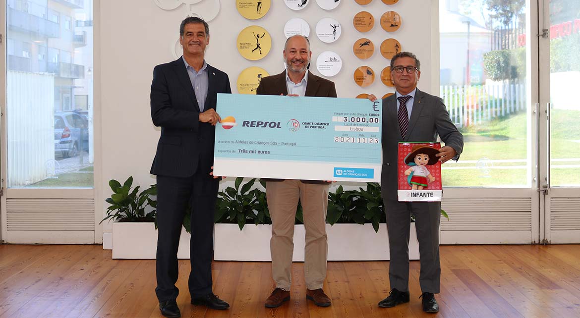 REPSOL entrega cheque de 3.000 euros à ASSOCIAÇÃO ALDEIAS DE CRIANÇAS SOS PORTUGAL