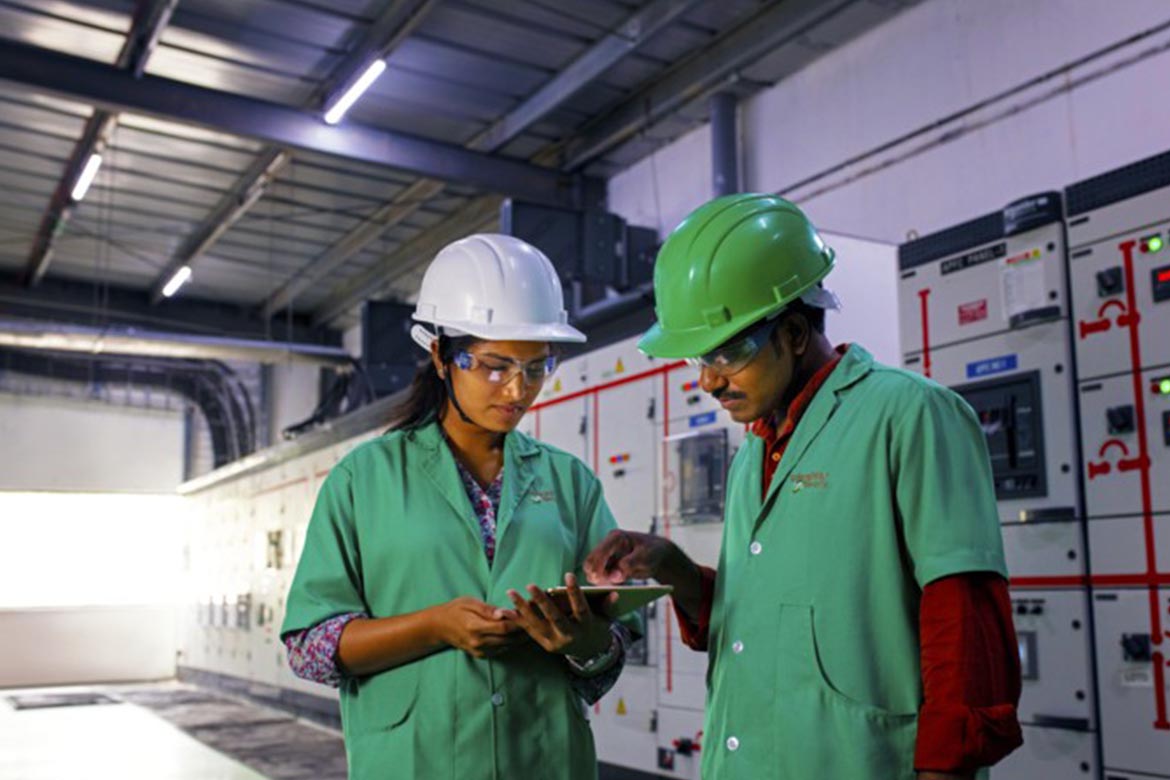 Novo relatório da Schneider Electric revela que digitalização está a criar novos empregos tecnológicos nas indústrias
