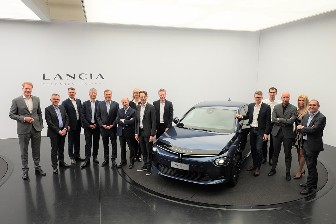 Em apenas 5 meses, a Stellantis e a SIXT celebram já 30.000 entregas, reafirmando a sua parceria de longo prazo